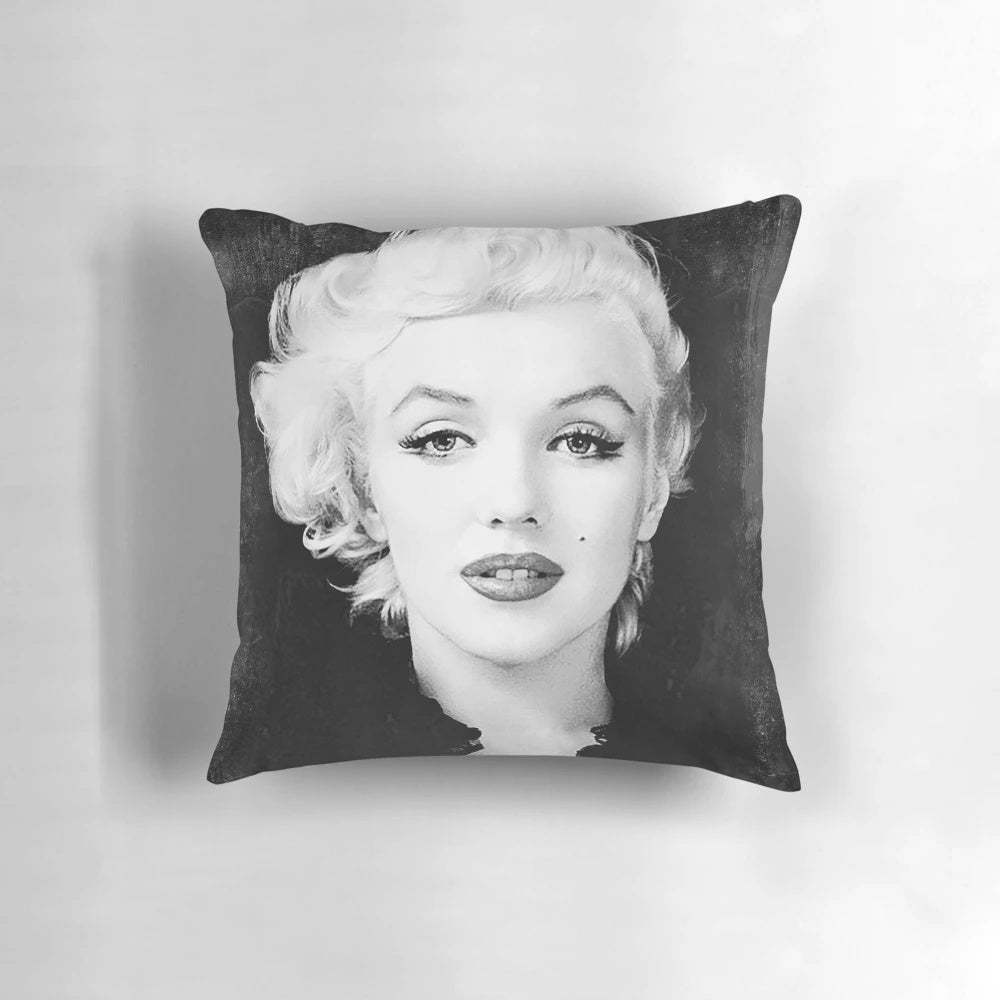 Vintage black and white portrait of Marilyn Monroe