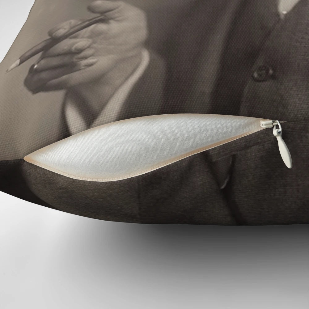 Decorative pillow featuring a vintage portrait of Sigmund Freud, the founder of psychoanalysis.