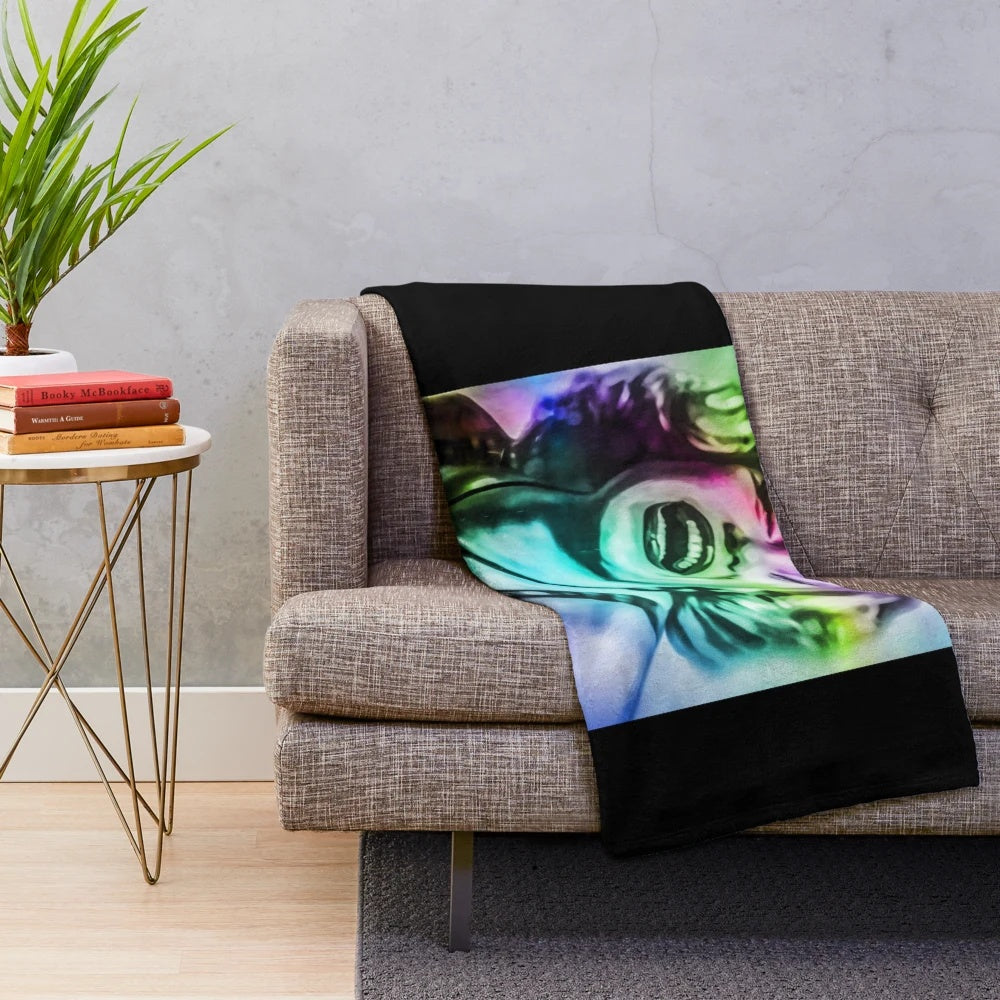 Cozy Marilyn Monroe plush blanket with vintage Hollywood cinema design
