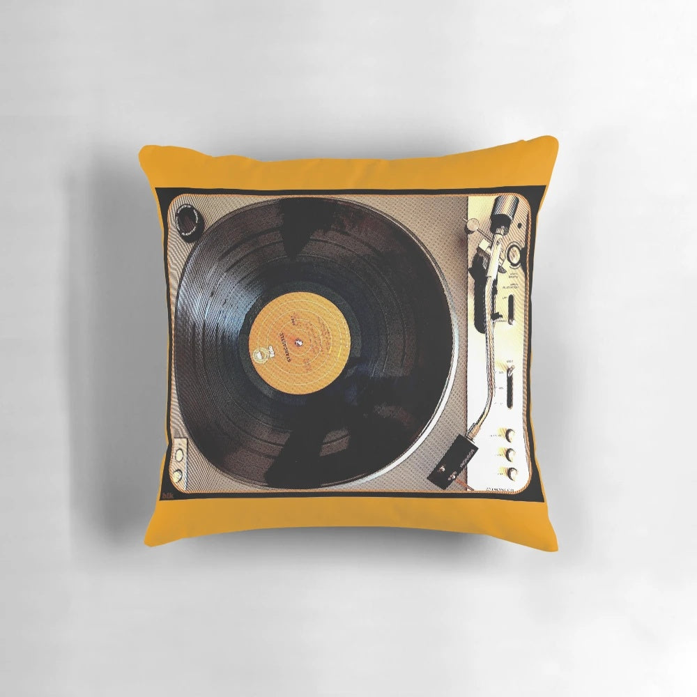 Vintage-style Pioneer PL-117D turntable for playing records and vinyl albums