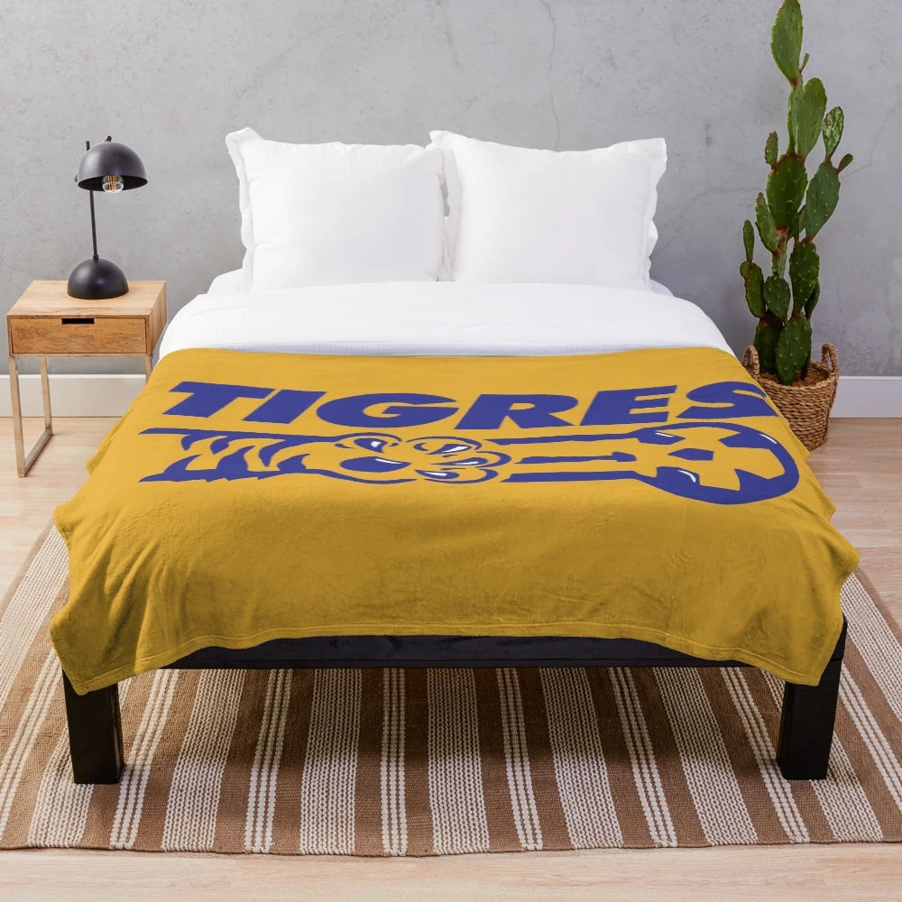 Vintage-style UANL Tigres plush blanket
