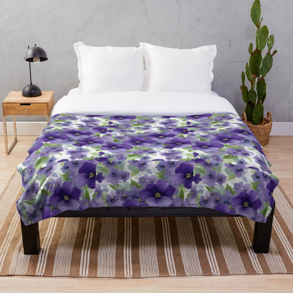 Plush blanket with vintage violets flower pattern design