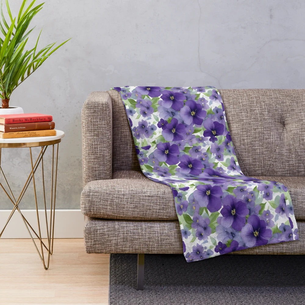 Plush blanket with vintage violets flower pattern design