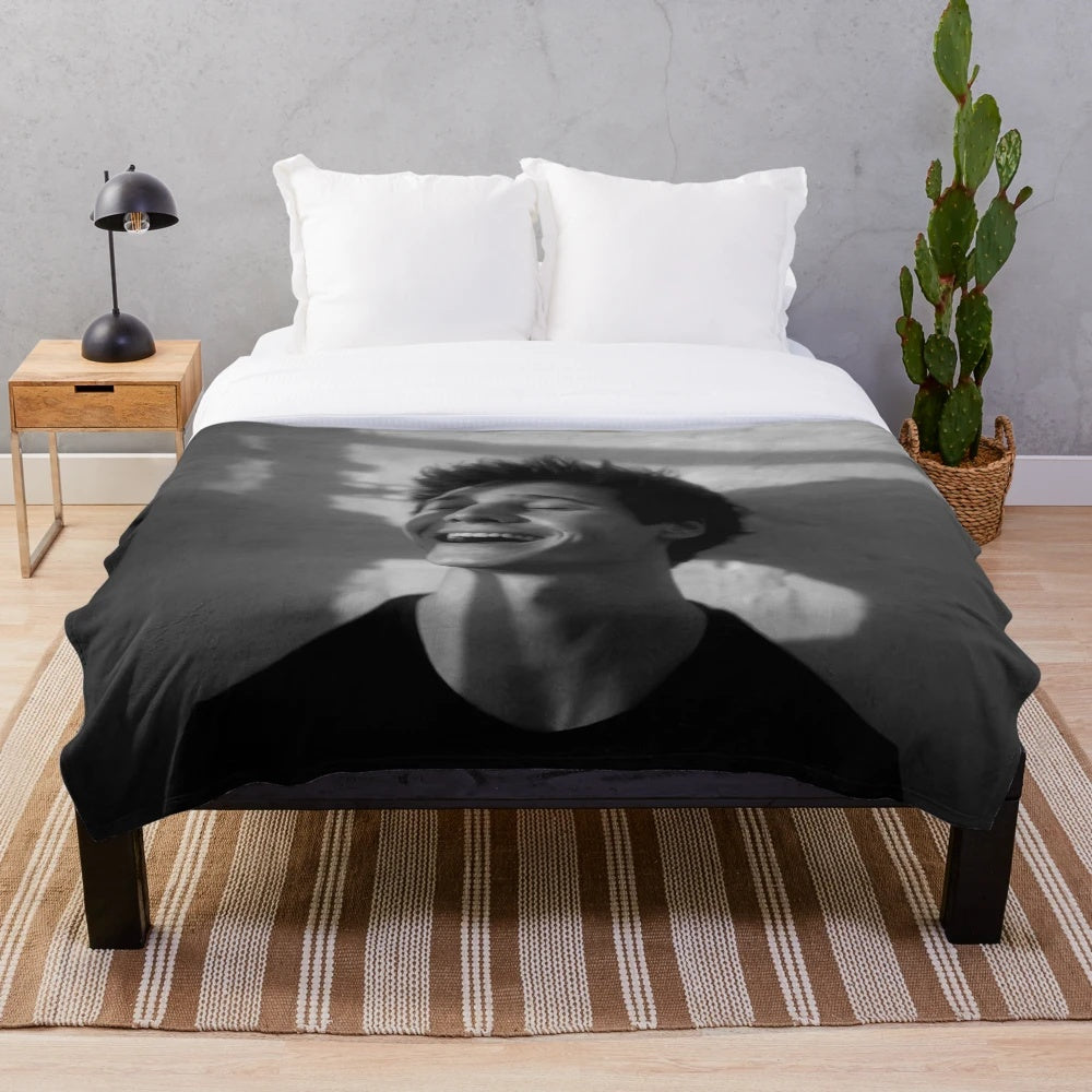 Wincent Weiss-inspired plush blanket featuring the singer's name and musical elements