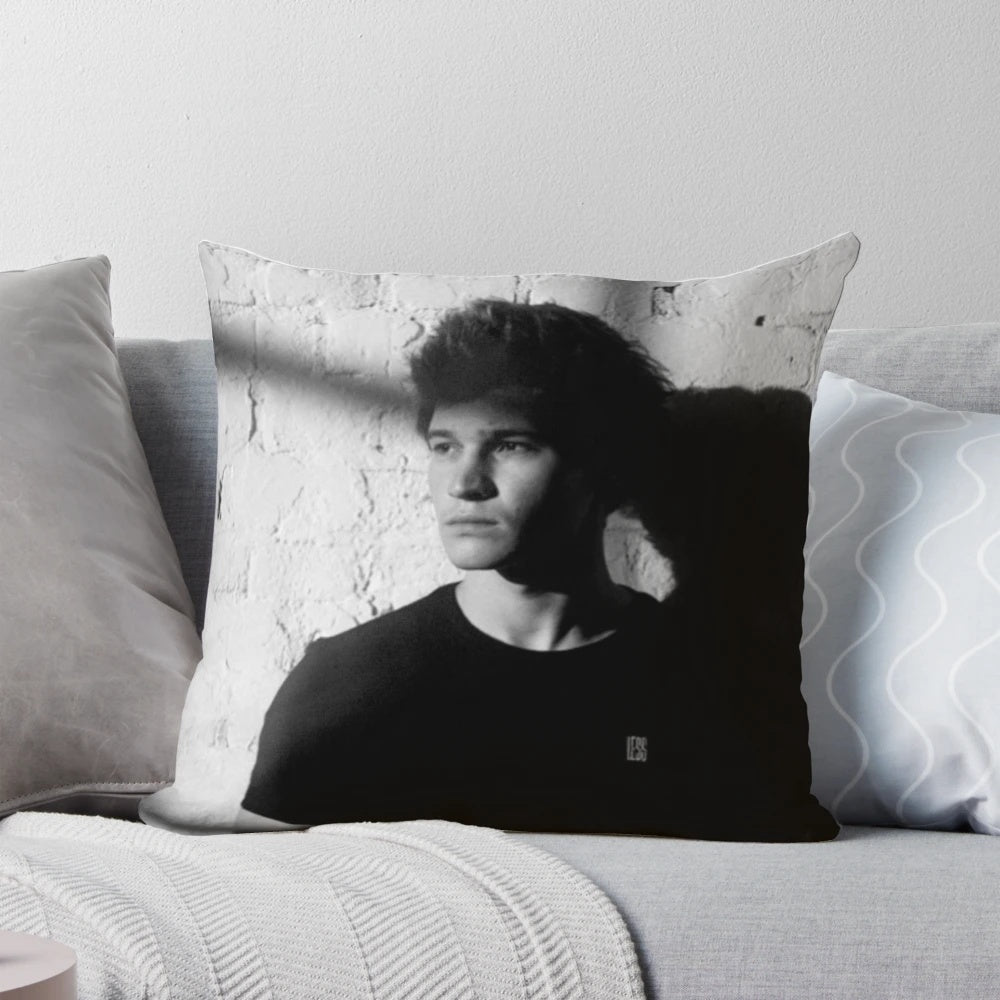 Wincent Weiss Pillow featuring the German singer and The Voice juror